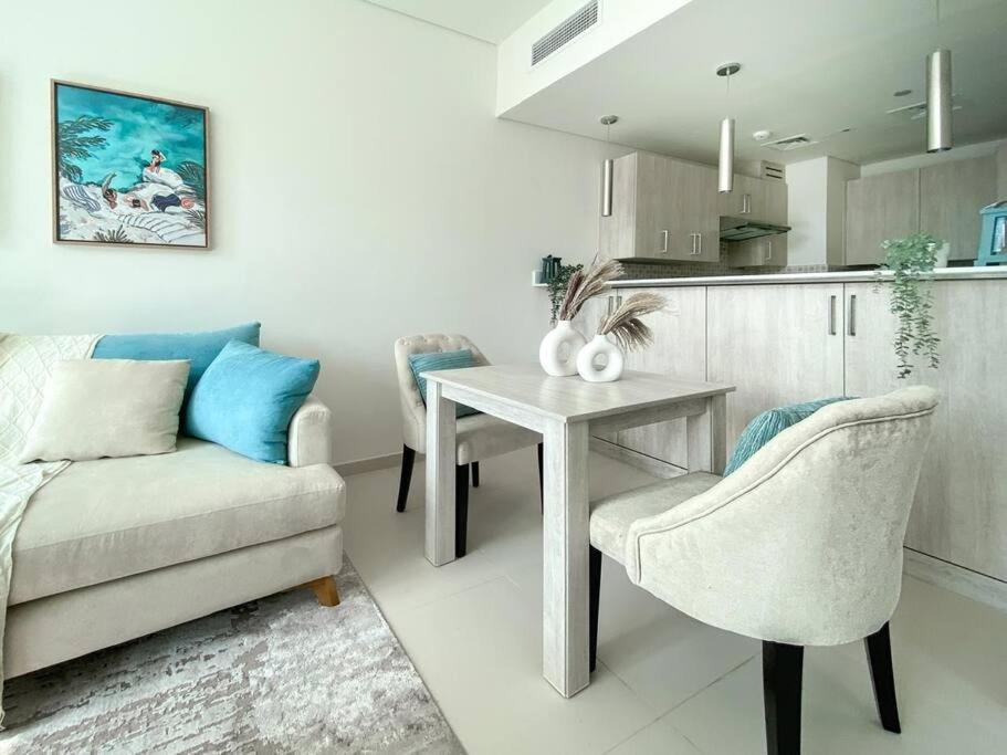 Apartment 1 Bedroom 65m2, Infinity Pool, West Beach, Noise Insulation *