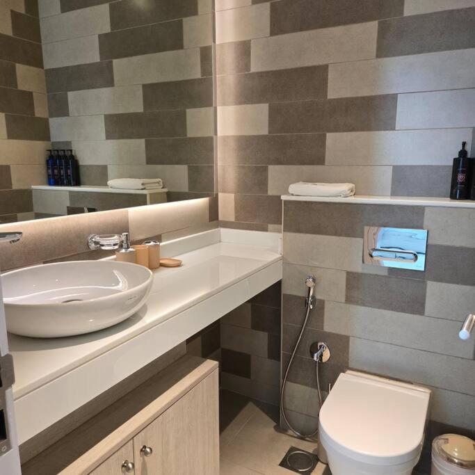 1 Bedroom 65m2, Infinity Pool, West Beach, Noise Insulation Dubai